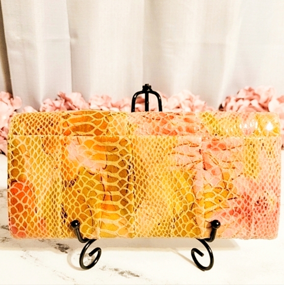 HOBO The Original Embossed Snakeskin Pattern & Floral Design Leather Wallet - Picture 8 of 11